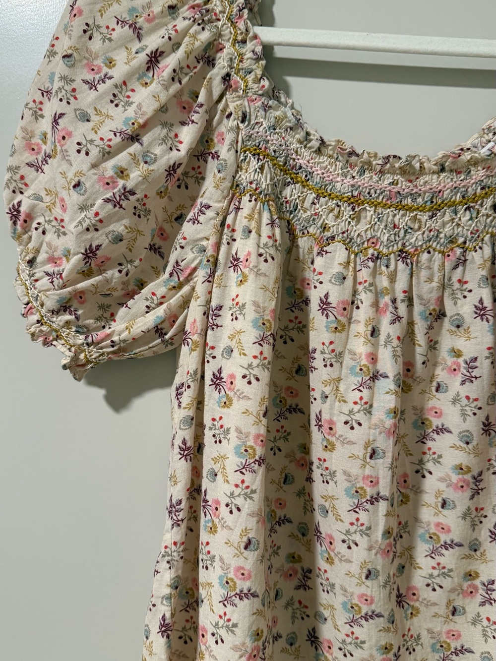 Doen Portia Top Feathered Floral Smocked Puff-Sleeve Top - XXS -